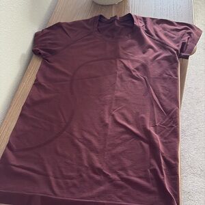 Lululemon Swiftly shirt sleeve top.  Size 8